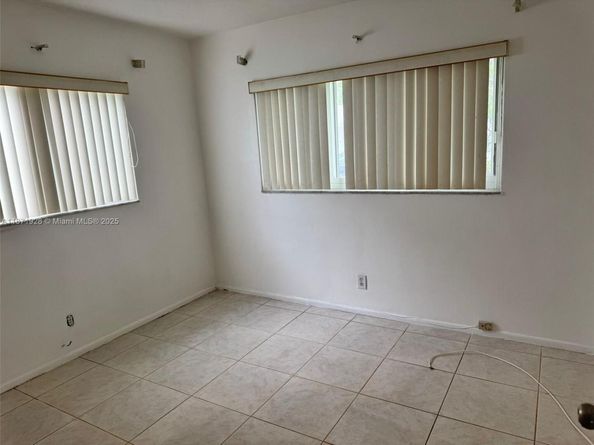 8403 NW 59th Ct, Tamarac FL 33321