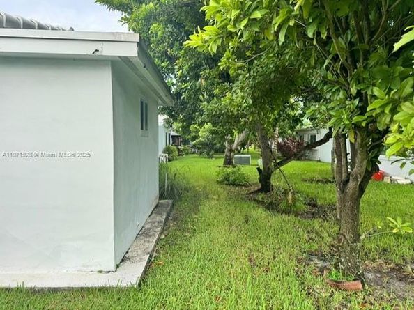 8403 NW 59th Ct, Tamarac FL 33321