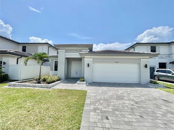 17324 SW 41st St, Miramar FL 33029