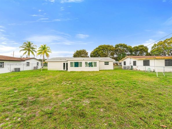 2751 NW 26th Ave, Oakland Park FL 33311