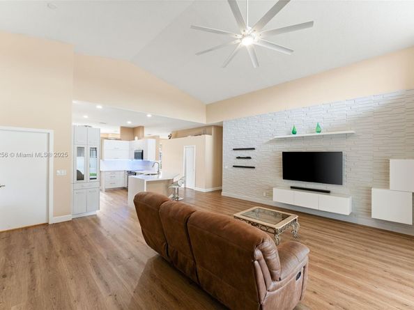 18361 NW 10th St, Pembroke Pines FL 33029