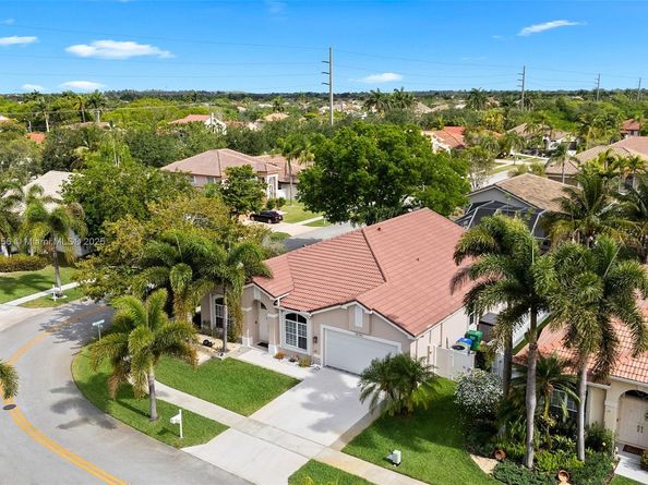 18361 NW 10th St, Pembroke Pines FL 33029