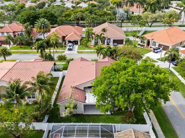 18361 NW 10th St, Pembroke Pines FL 33029