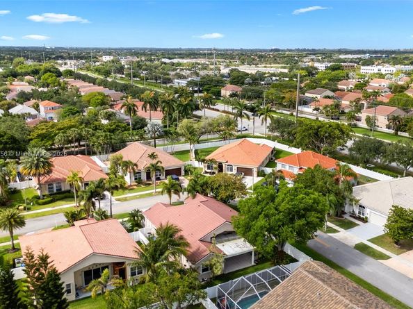 18361 NW 10th St, Pembroke Pines FL 33029