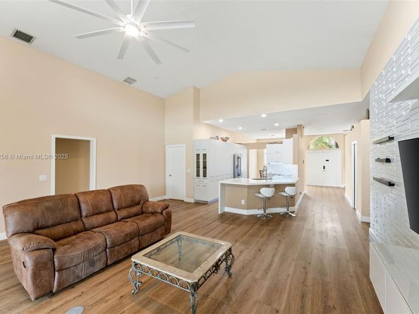 18361 NW 10th St, Pembroke Pines FL 33029