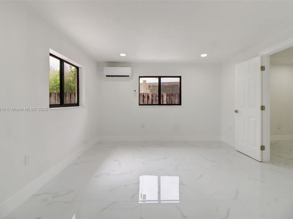 630 NE 143rd St, North Miami FL 33161