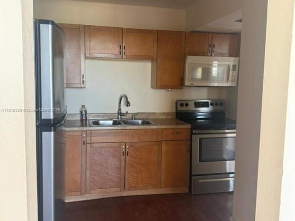 2025 NE 164th St 818, North Miami Beach FL 33162