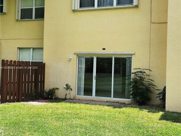 3350 NE 13th Cir Dr 10121, Homestead FL 33033