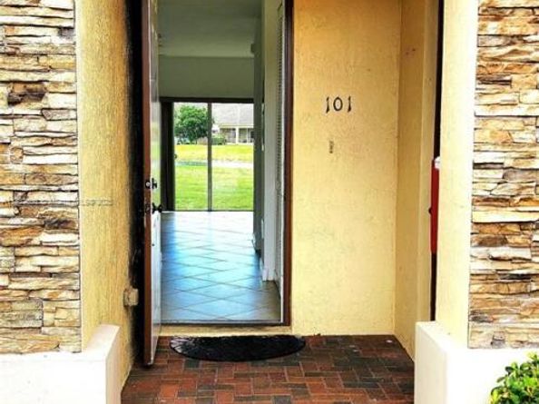 3350 NE 13th Cir Dr 10121, Homestead FL 33033