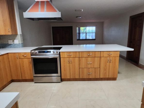 10955 SW 56th St, Miami FL 33165