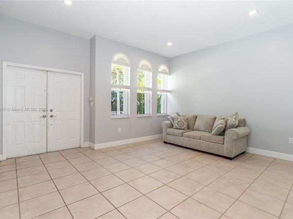 284 Royal Cove Way, Davie FL 33325