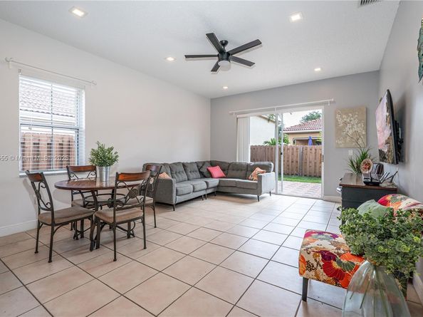 284 Royal Cove Way, Davie FL 33325