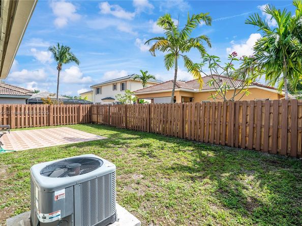 284 Royal Cove Way, Davie FL 33325