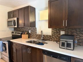 2323 Cleveland St, Hollywood FL 33020