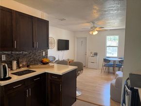 2323 Cleveland St, Hollywood FL 33020