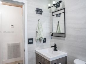 2403 Rodman St, Hollywood FL 33020