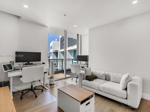 92 SW 3rd St 5204, Miami FL 33130