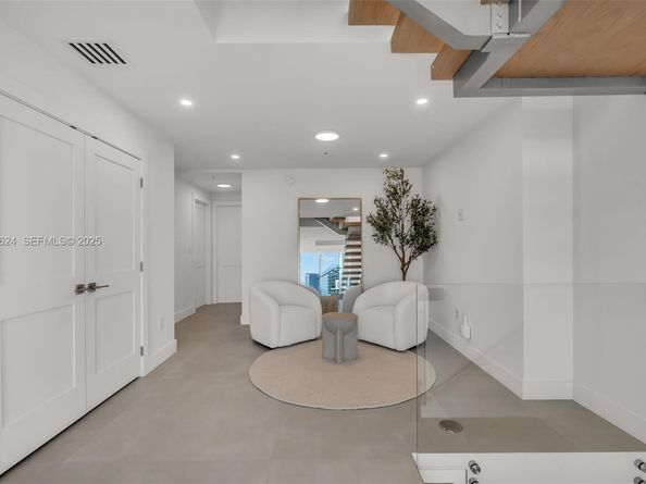 92 SW 3rd St 5204, Miami FL 33130