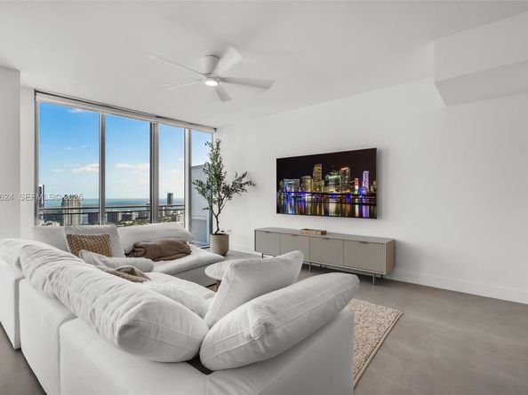 92 SW 3rd St 5204, Miami FL 33130