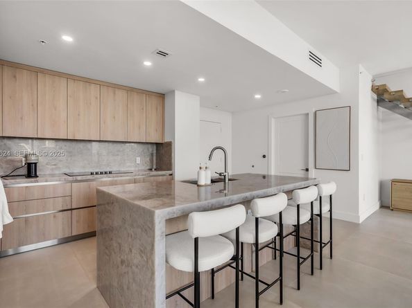 92 SW 3rd St 5204, Miami FL 33130