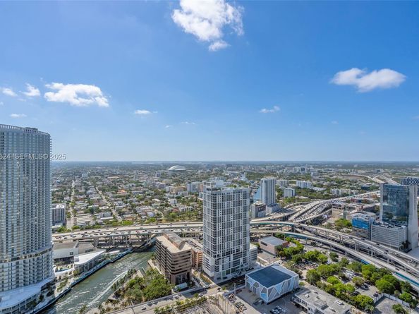 92 SW 3rd St 5204, Miami FL 33130