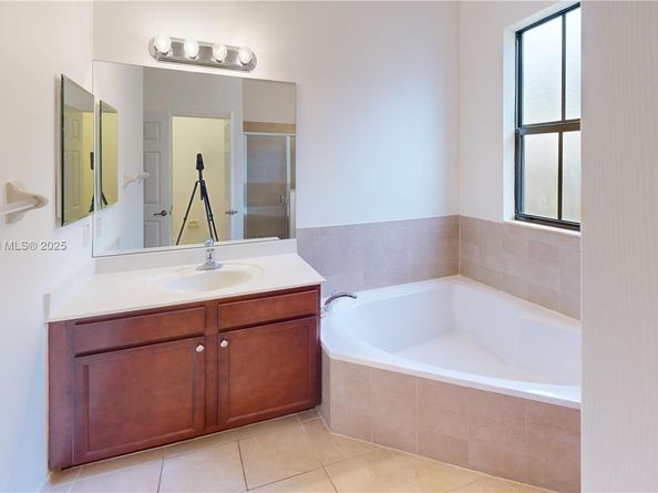 15460 SW 176th Ln, Miami FL 33187