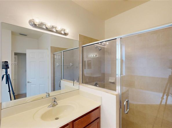 15460 SW 176th Ln, Miami FL 33187