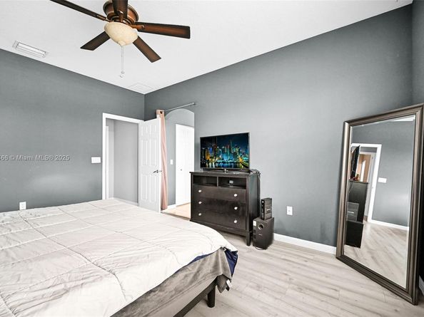 5844 Siena Ln, Hollywood FL 33021