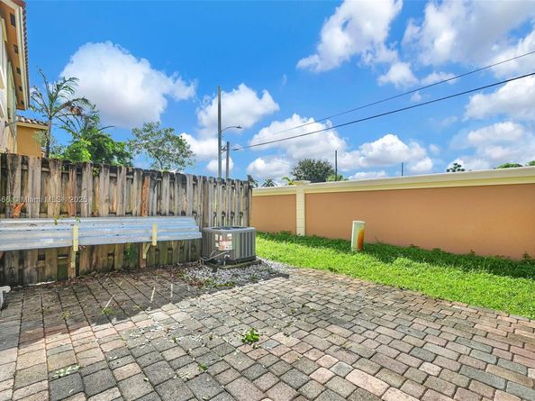 5844 Siena Ln, Hollywood FL 33021