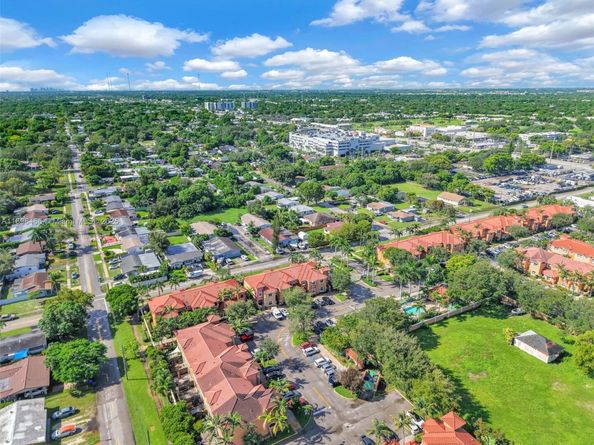 5844 Siena Ln, Hollywood FL 33021