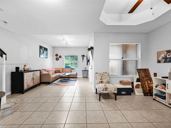 5844 Siena Ln, Hollywood FL 33021