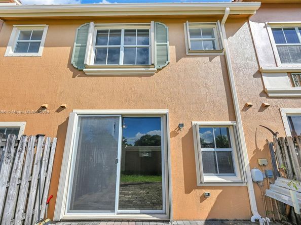 5844 Siena Ln, Hollywood FL 33021