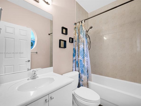 5844 Siena Ln, Hollywood FL 33021