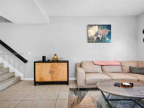 5844 Siena Ln, Hollywood FL 33021