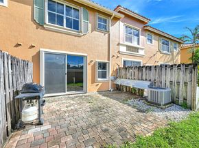 5844 Siena Ln, Hollywood FL 33021