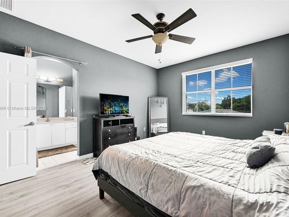 5844 Siena Ln, Hollywood FL 33021