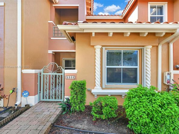 5844 Siena Ln, Hollywood FL 33021