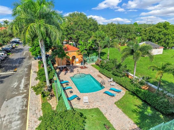 5844 Siena Ln, Hollywood FL 33021