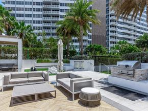 10 Venetian Way 501, Miami Beach FL 33139
