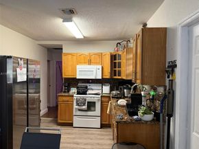 550 NW 135th St, North Miami FL 33168