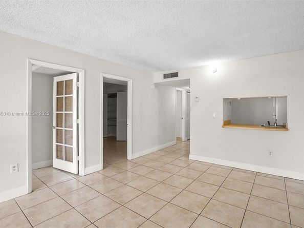 9310 Fontainebleau Blvd 203, Miami FL 33172
