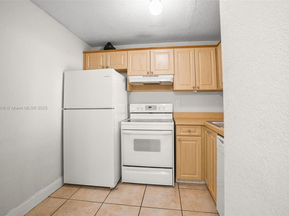 9310 Fontainebleau Blvd 203, Miami FL 33172