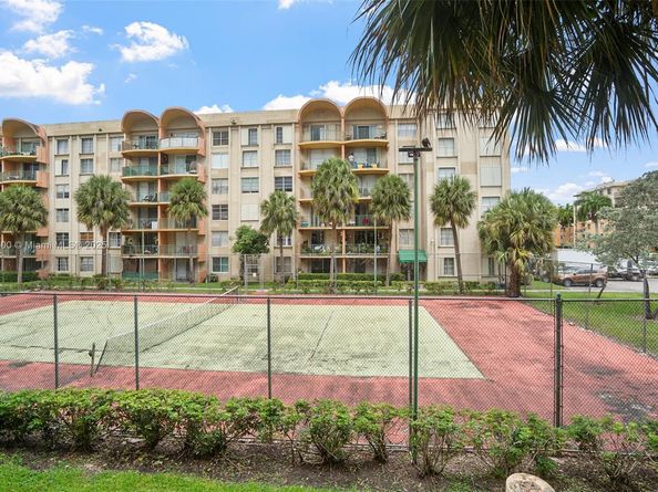9310 Fontainebleau Blvd 203, Miami FL 33172