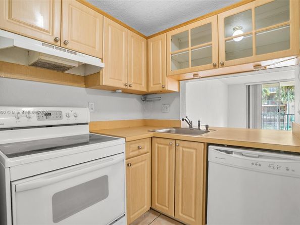 9310 Fontainebleau Blvd 203, Miami FL 33172