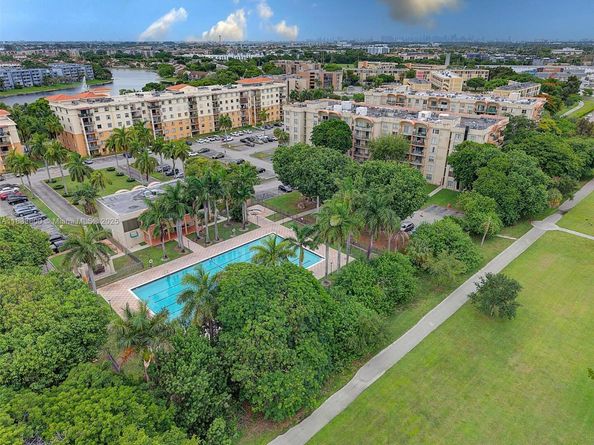 9310 Fontainebleau Blvd 203, Miami FL 33172