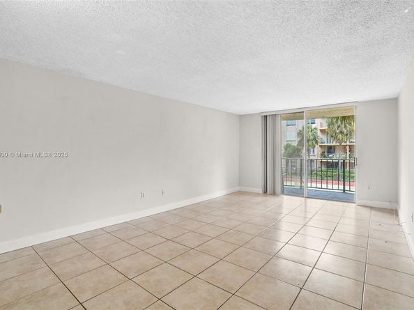9310 Fontainebleau Blvd 203, Miami FL 33172