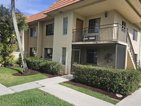 366 Lakeview Dr 104, Weston FL 33326