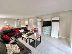 366 Lakeview Dr 104, Weston FL 33326