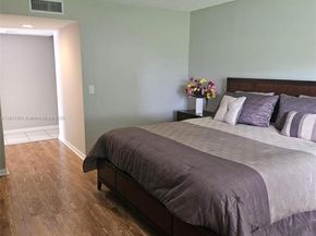 366 Lakeview Dr 104, Weston FL 33326