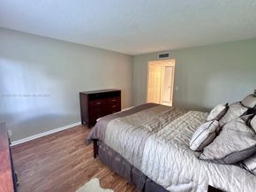 366 Lakeview Dr 104, Weston FL 33326